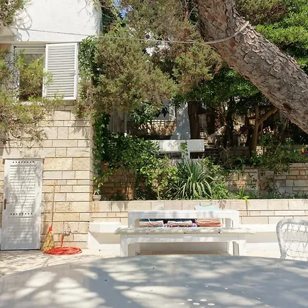 بيت للعطل Dzeba *