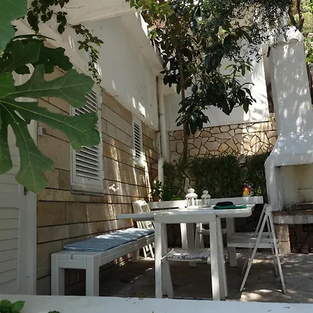 بيت للعطل Dzeba *