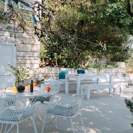 بيت للعطل Dzeba *